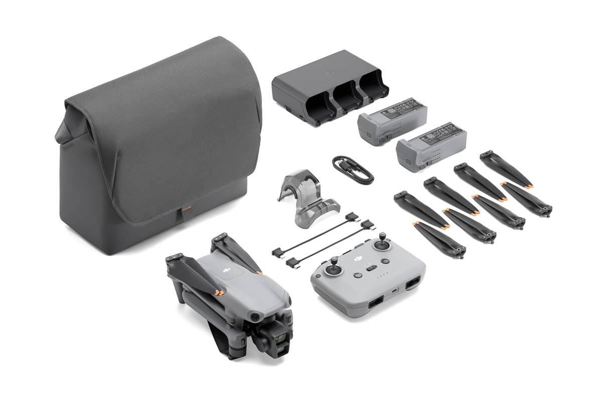 標準送信機DJI RC-N2、2つの追加バッテリー、バッテリー充電ハブ、ショルダーバッグなどが同梱されています。