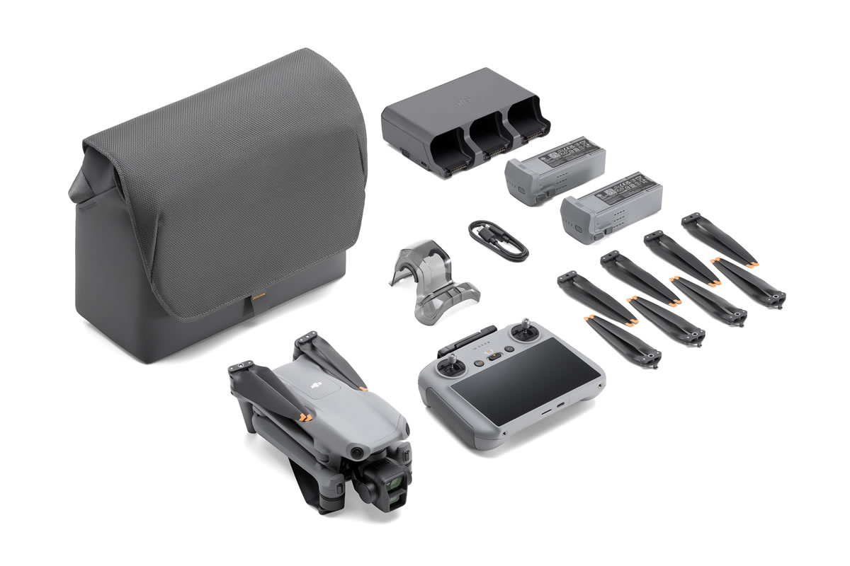 700ニトの明るさを実現する5.5インチ 1080pディスプレイを搭載したDJI RC 2、2つの追加バッテリー、バッテリー充電ハブなどが同梱。