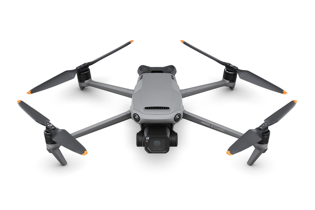 Hasselbladカメラを搭載し、パワフルな飛行性能を実現するMavic 3 Classicは、フラッグシップ モデルにふさわしい映像を確実に捉えます。さあ、どこへでも持ち出して、その冒険の興奮を記憶に残る映像で残しましょう。