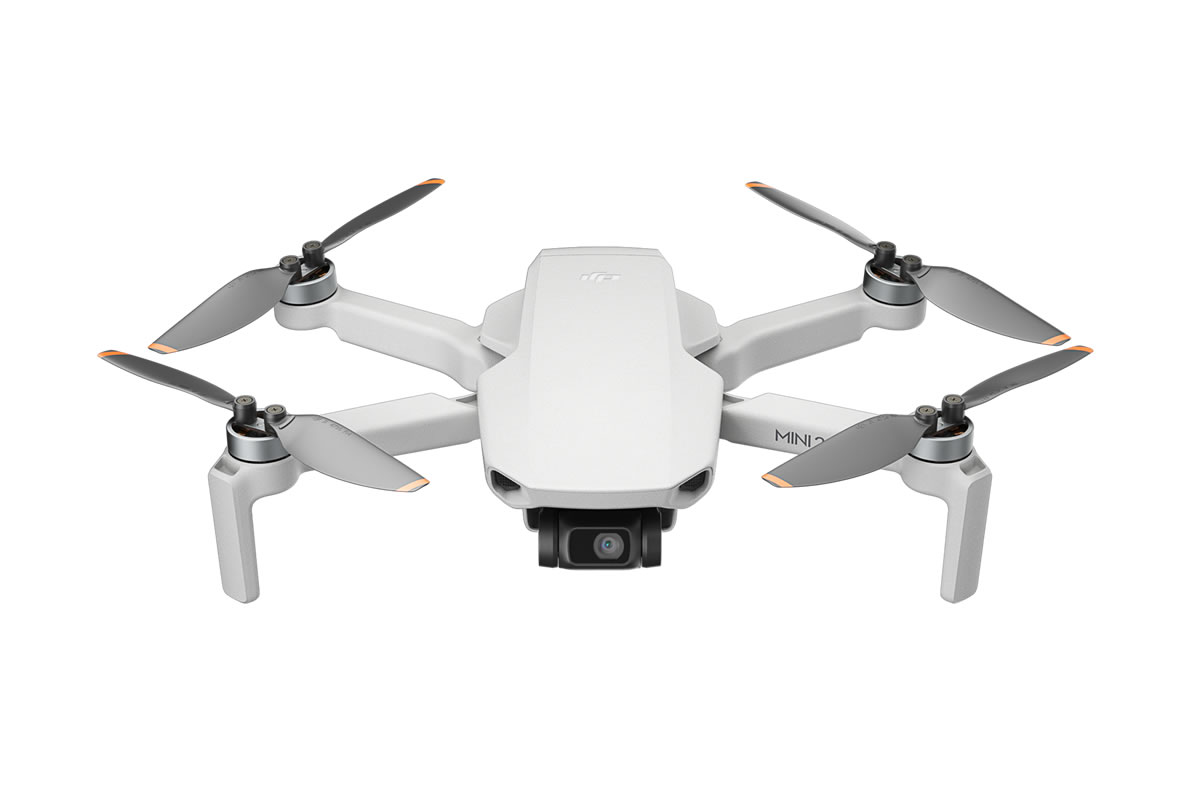 DJI Mini 2 SEは、びっくりするほどの軽さで、重さは249 g以下。りんご一つ分と同じくらい軽く、サイズは手のひらほどの大きさです。コンパクトで使いやすいMini 2 SEは、あなたの旅を楽しくする必須ツールとして、最高の形でお気に入りの瞬間を撮影します。