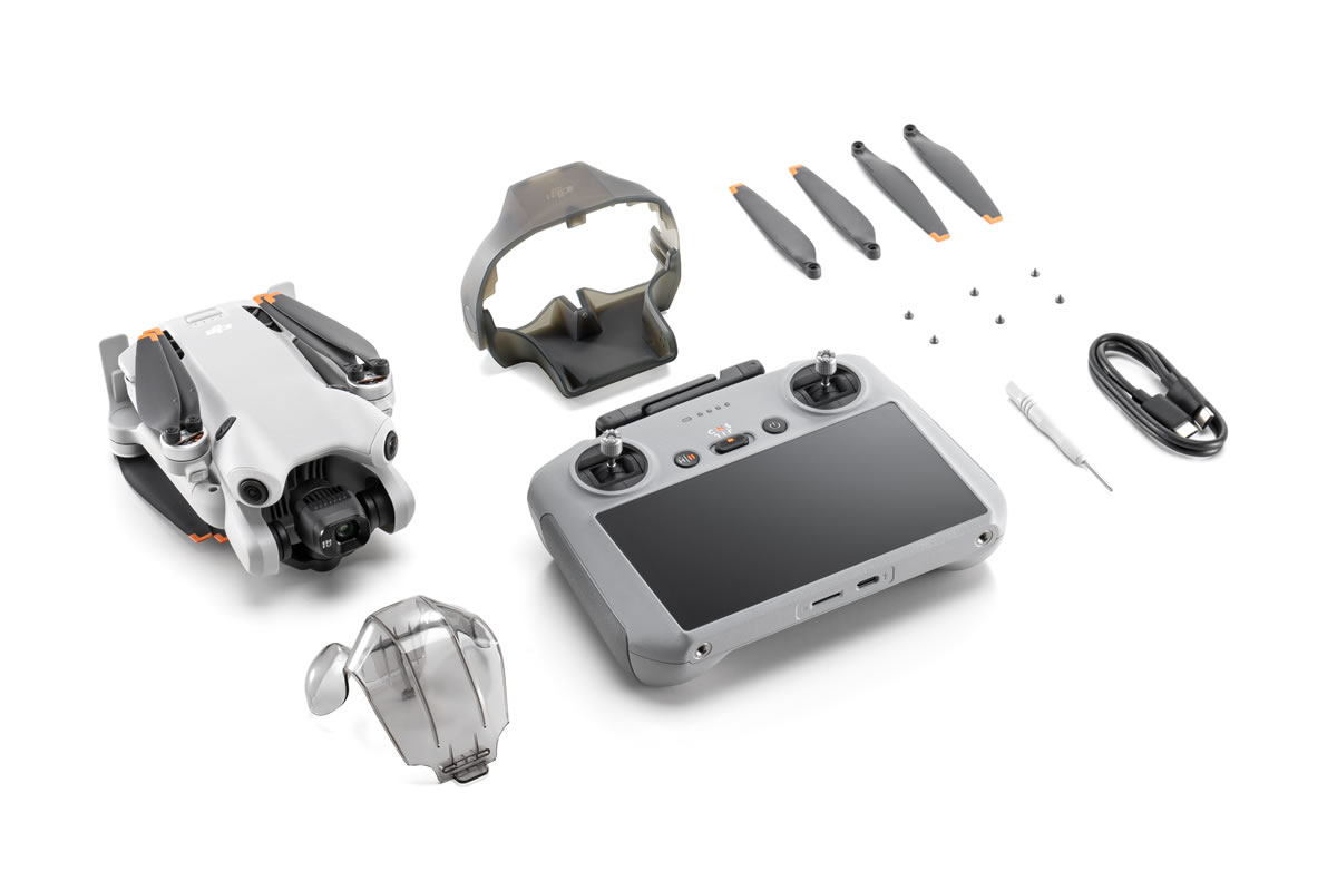 700ニトの明るさの5.5インチ 1080pディスプレイを搭載したDJI RC 2が同梱されます。